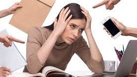 忙しくて頭を抱えている