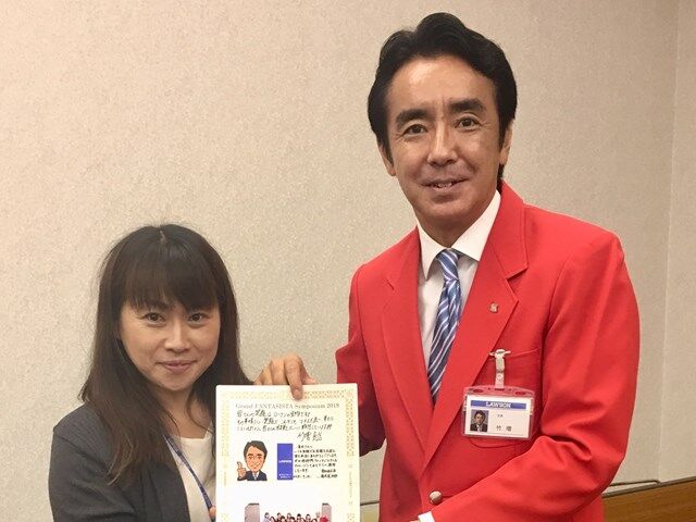 クルーが表彰を受けている